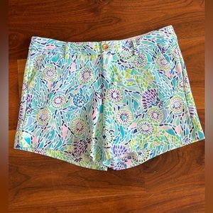 Lilly Pulitzer Callahan 5”short -Multi Lilly Loves Hawaii print